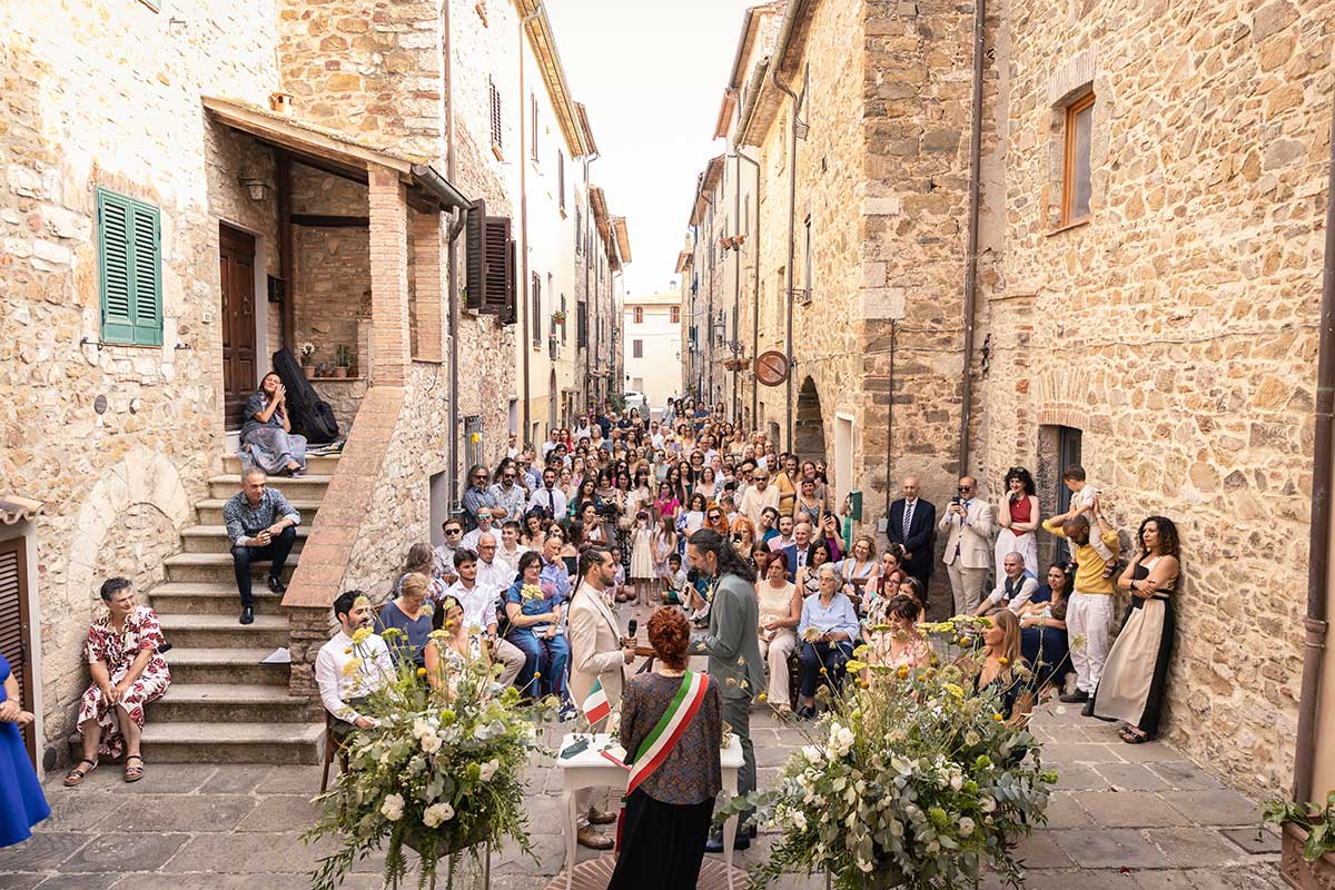 Erik & Simone: quando un matrimonio diventa la festa di un intero borgo